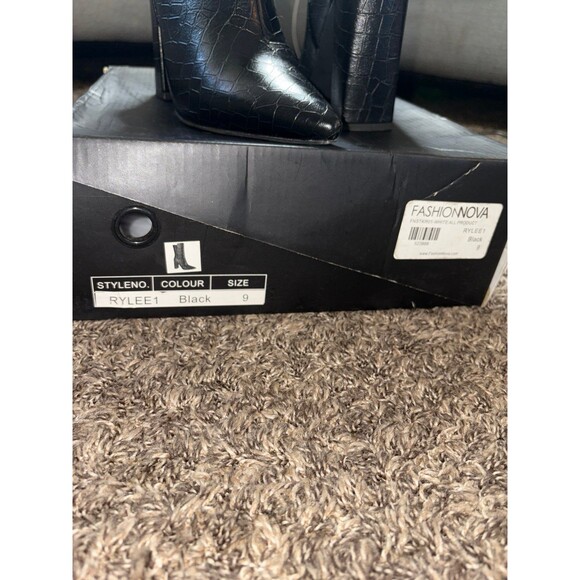 FASHIONNOVA Boot Heels Black Preowned - Picture 6 of 6